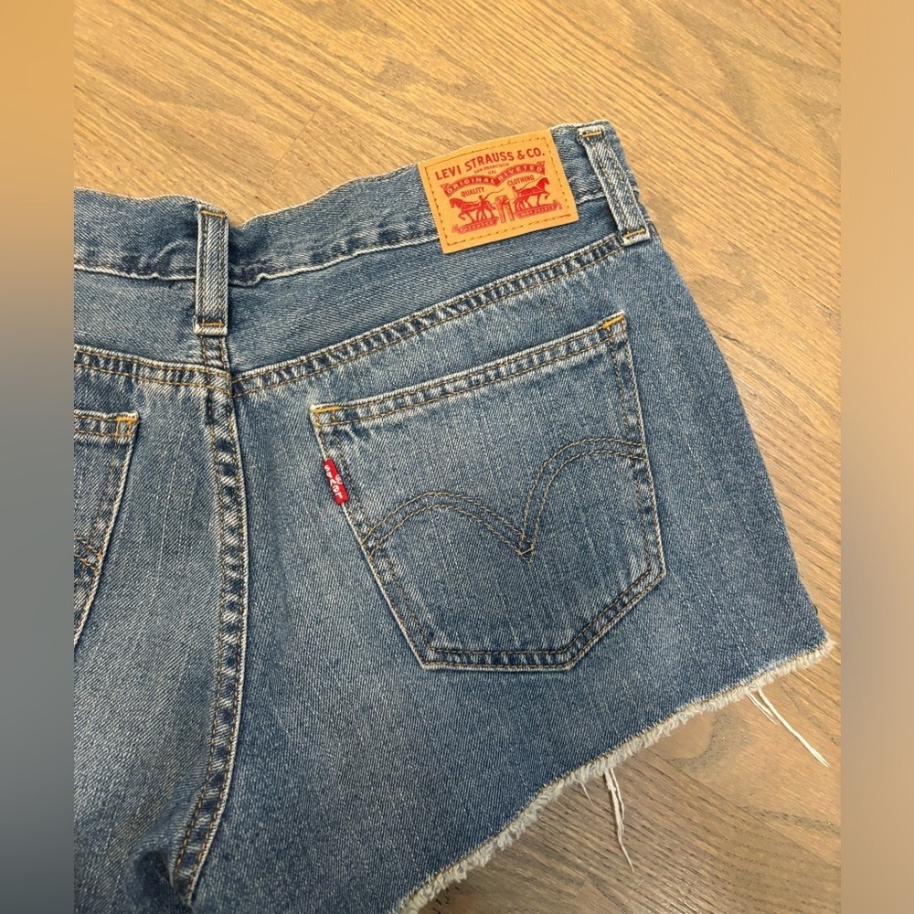Levi’s Jean Shorts Metal Stud Embellishment women’s size 29 - Picture 6 of 7